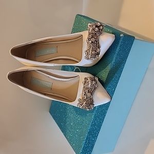 Betsey Johnson "Piper", ivory satin size 6.5 heeled pumps with bling